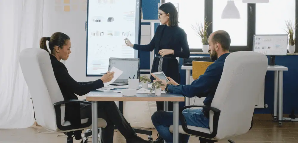 Importance of Professional Narration in E-Learning Voice-overs 7 How-Learning-Went-From-Boards-to-Screens